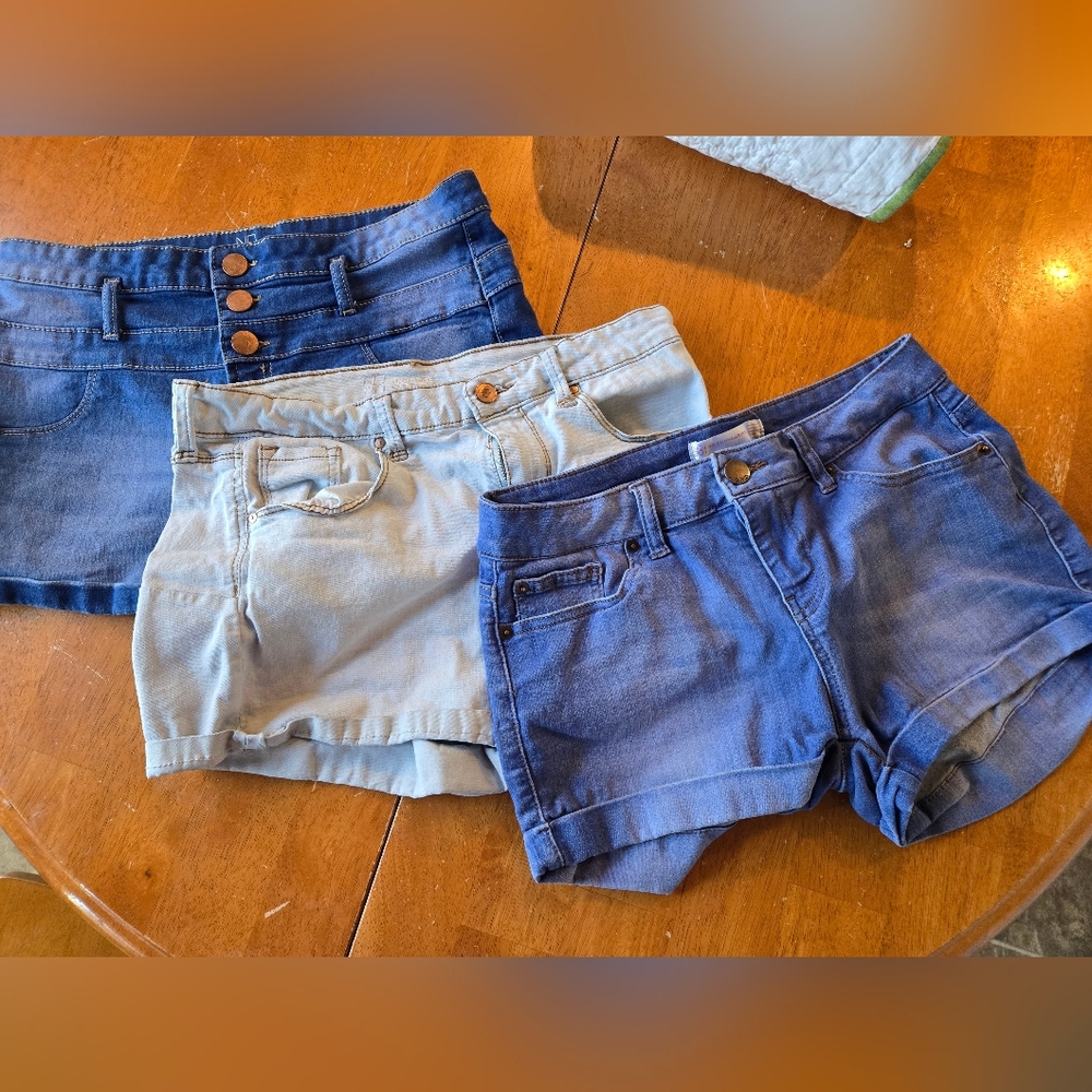 Bundle – Light & Dark Wash Denim Shorts (Set of 3) – Sz 13